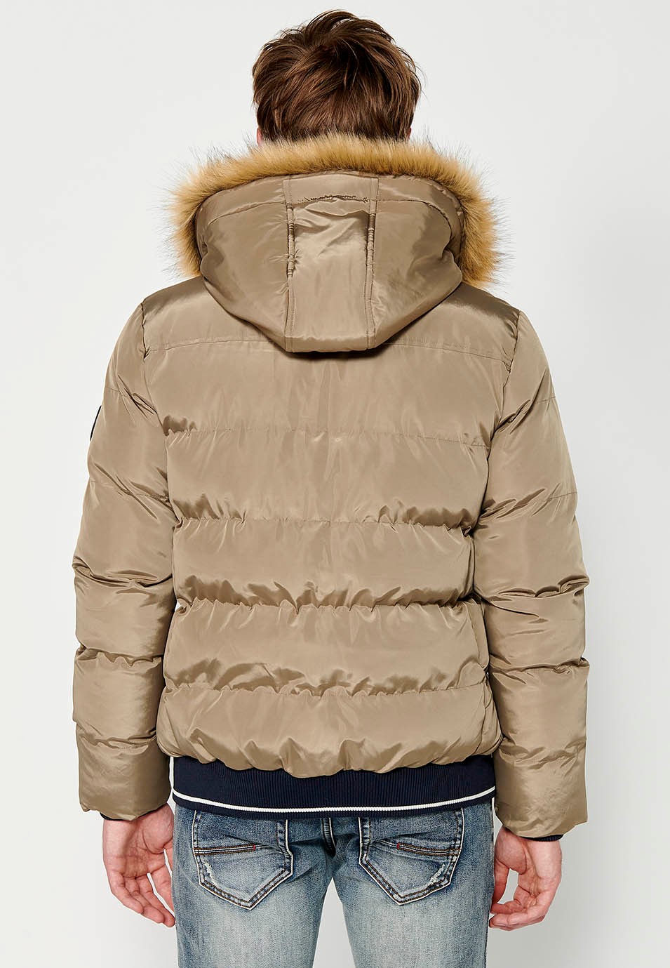 Veste matelassée avec col et capuche avec fausse fourrure et fermeture éclair sur le devant et poches avec finitions côtelées pour homme en beige 9