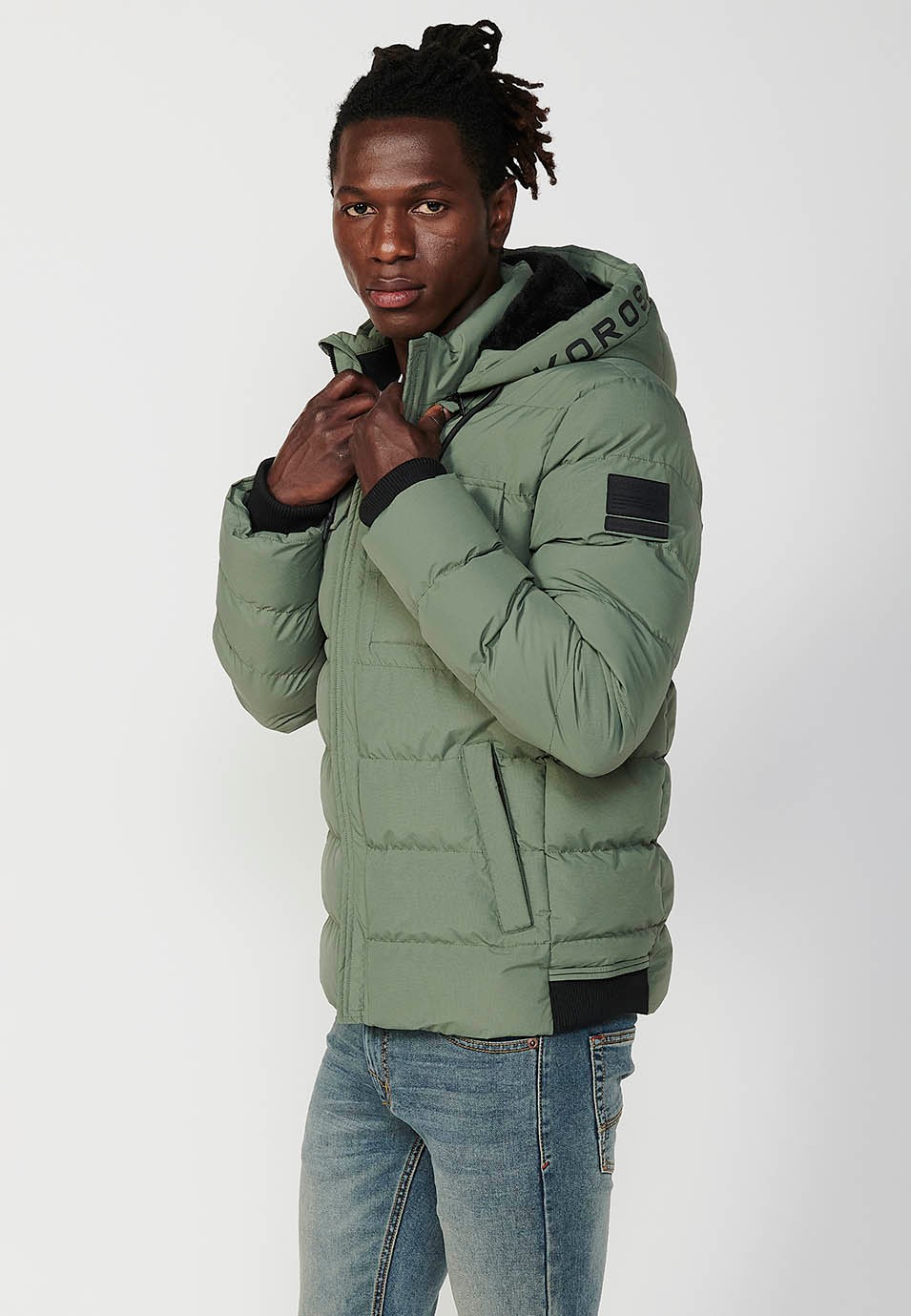 Padded Jacket with Hooded Collar and Front Zip Closure and Pockets in Green for Men