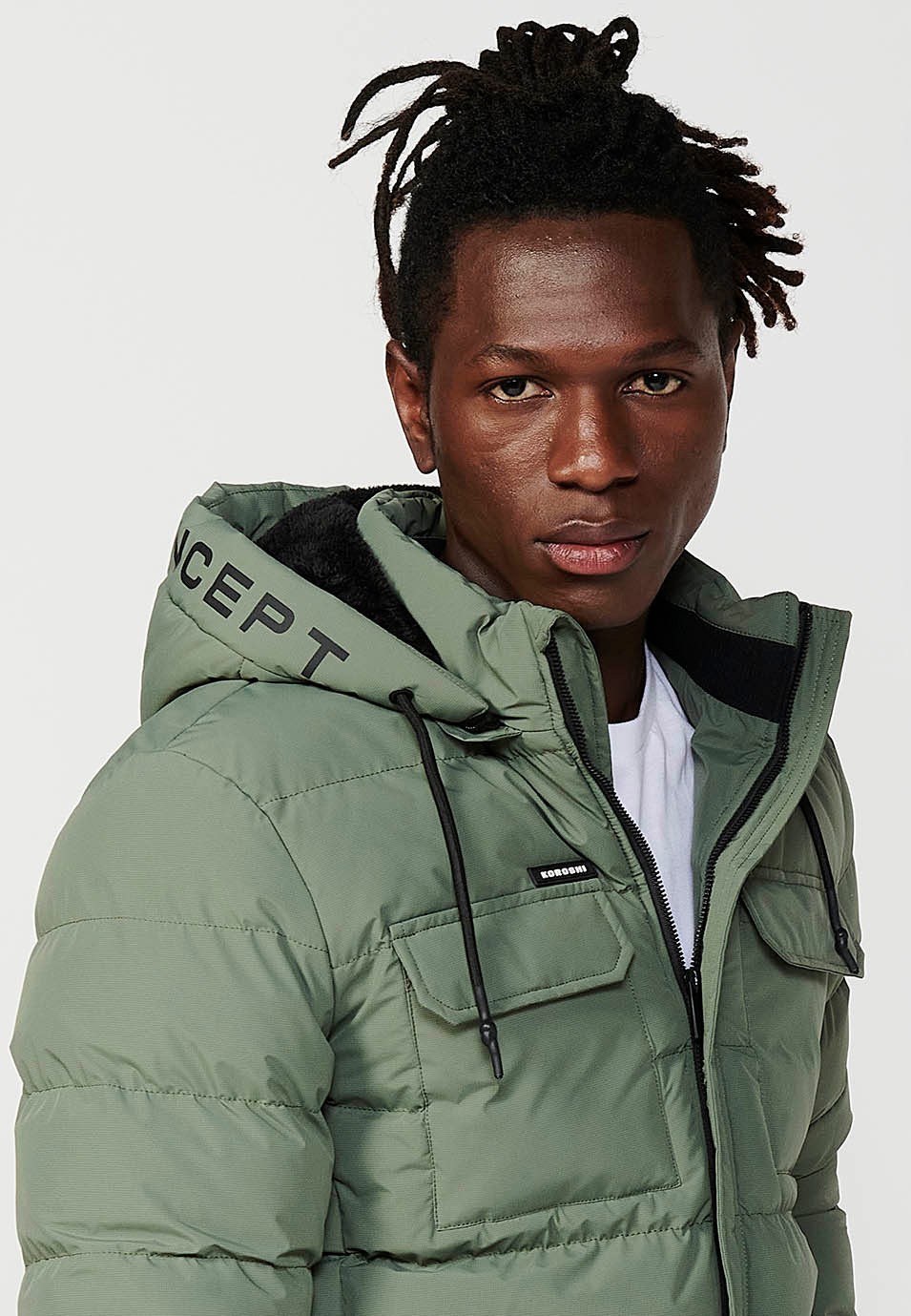 Padded Jacket with Hooded Collar and Front Zip Closure and Pockets in Green for Men