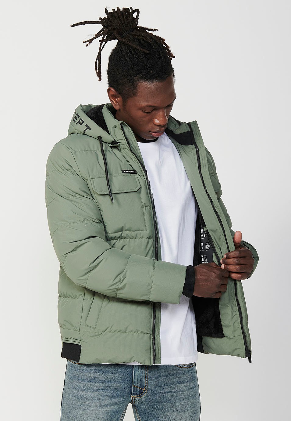 Padded Jacket with Hooded Collar and Front Zip Closure and Pockets in Green for Men