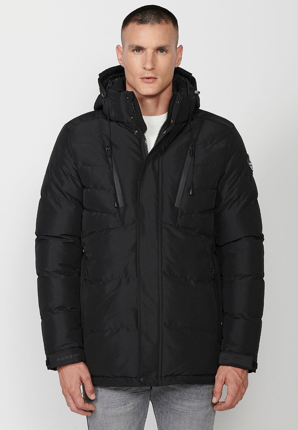 Veste matelassée avec col et capuche avec fermeture sur le devant et fermeture éclair pour homme en noir 1