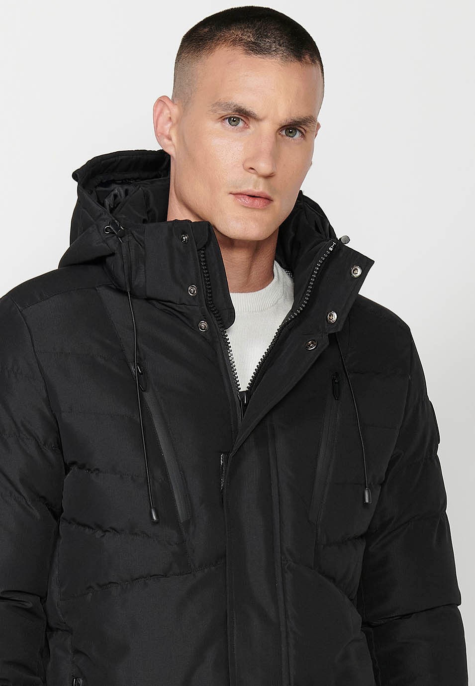 Veste matelassée avec col et capuche avec fermeture sur le devant et fermeture éclair pour homme en noir 6