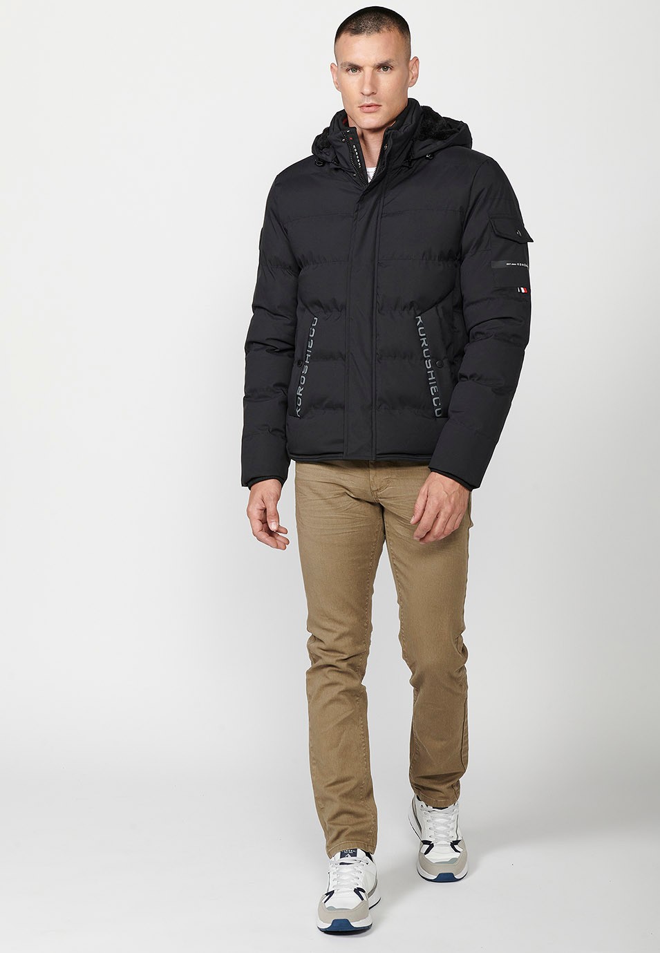 Veste matelassée noire pour hommes avec col et capuche avec fermeture sur le devant et fermeture éclair avec poches 4