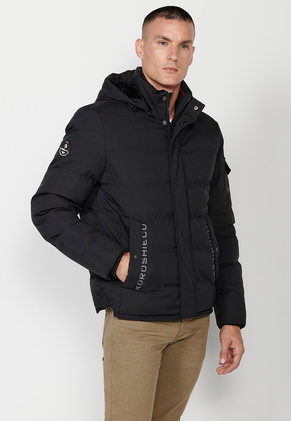 Schwarze Steppjacke für Herren mit Kragen und Kapuze mit Frontverschluss und Reißverschluss mit Taschen 6