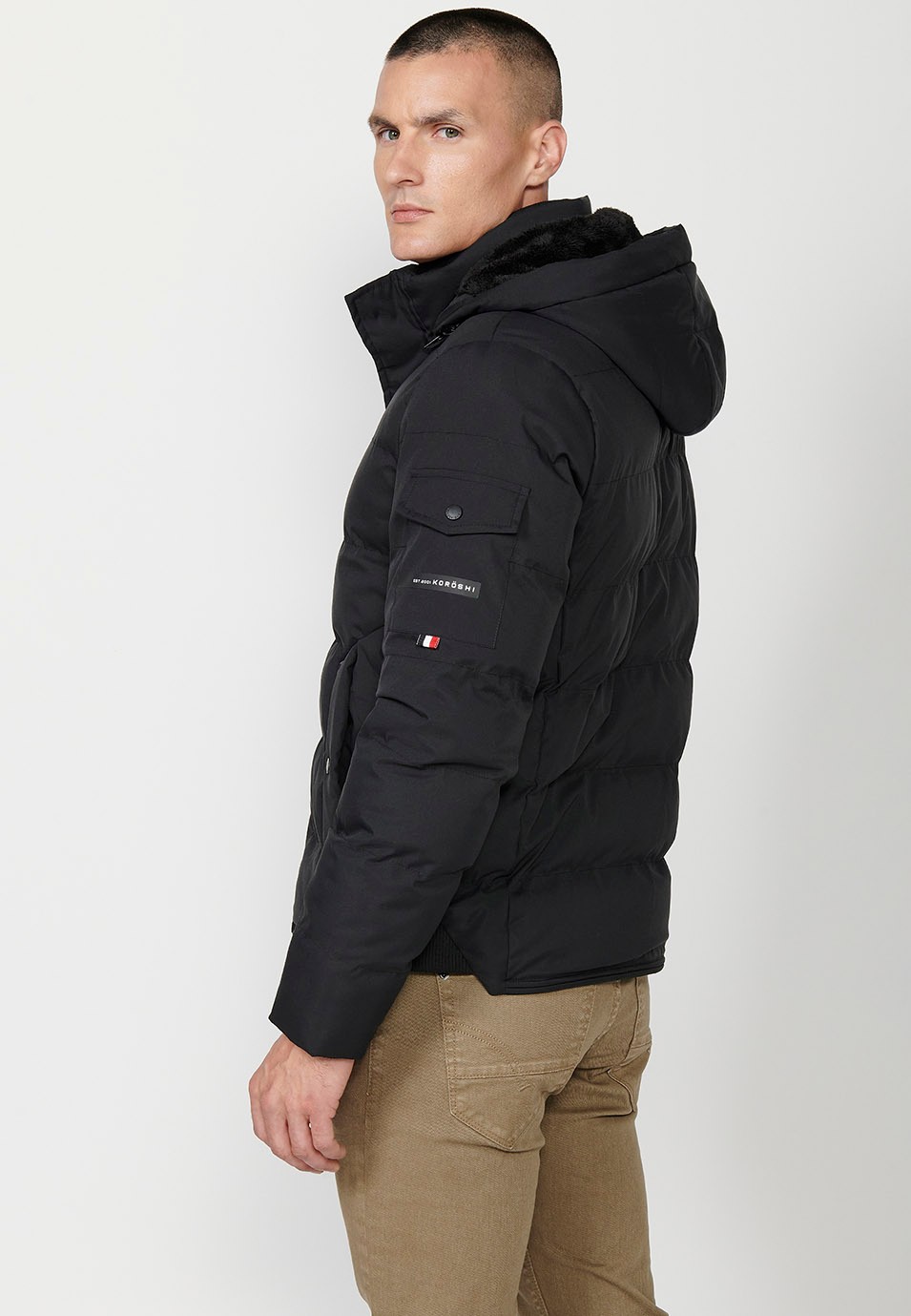 Veste matelassée noire pour hommes avec col et capuche avec fermeture sur le devant et fermeture éclair avec poches 7