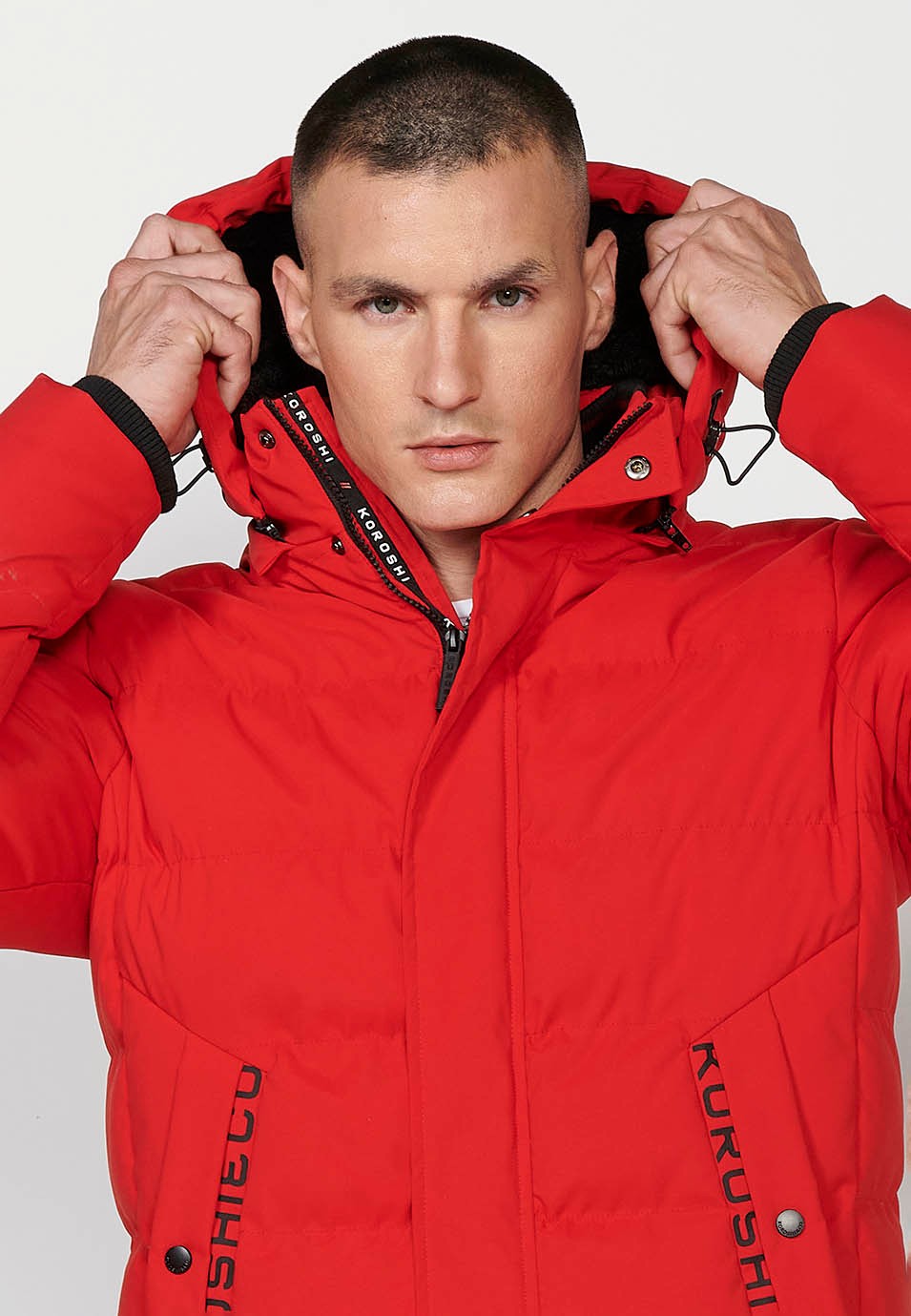 Veste matelassée pour homme rouge avec col et capuche avec fermeture frontale et fermeture éclair avec poches