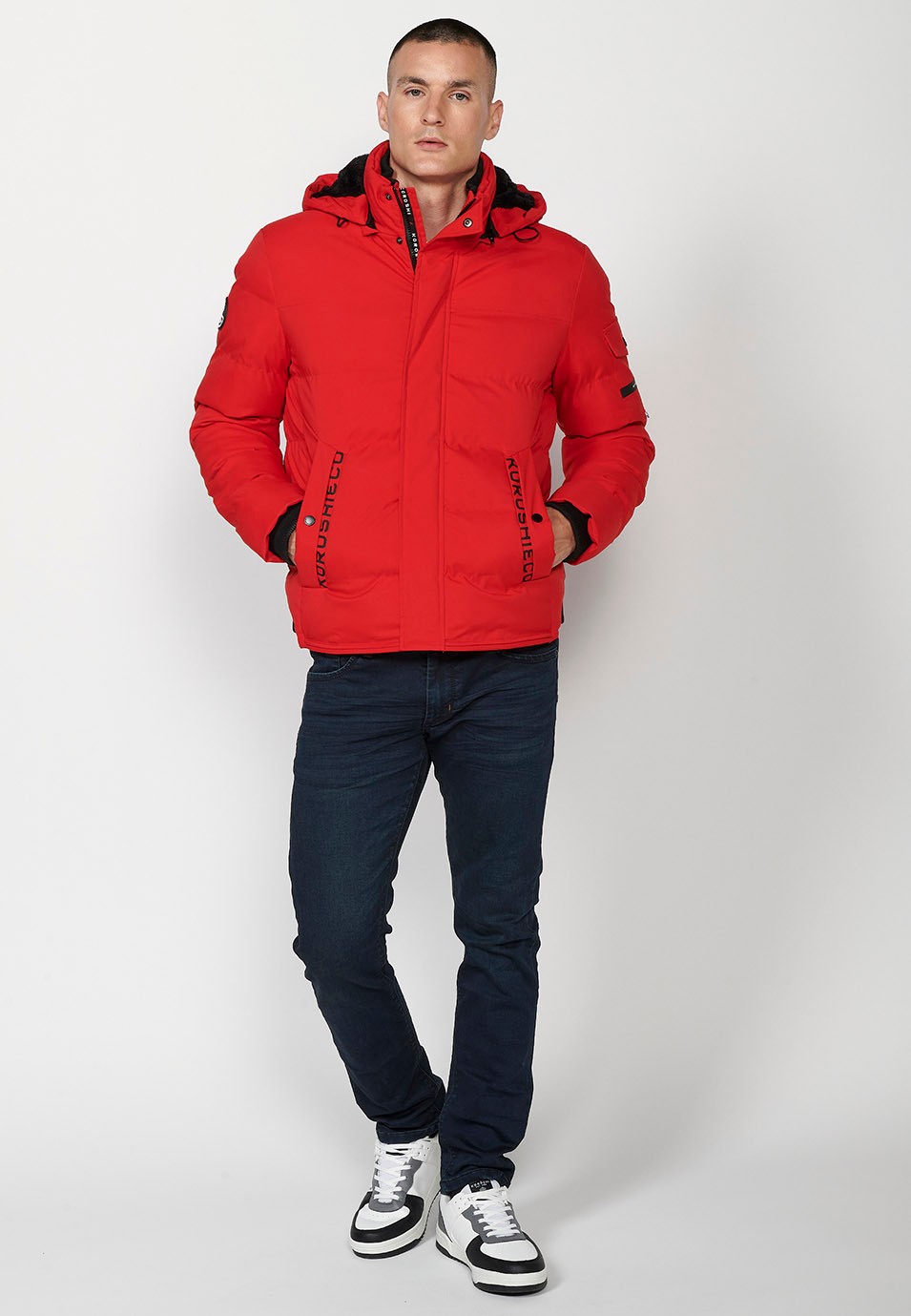 Veste matelassée pour homme rouge avec col et capuche avec fermeture frontale et fermeture éclair avec poches 3