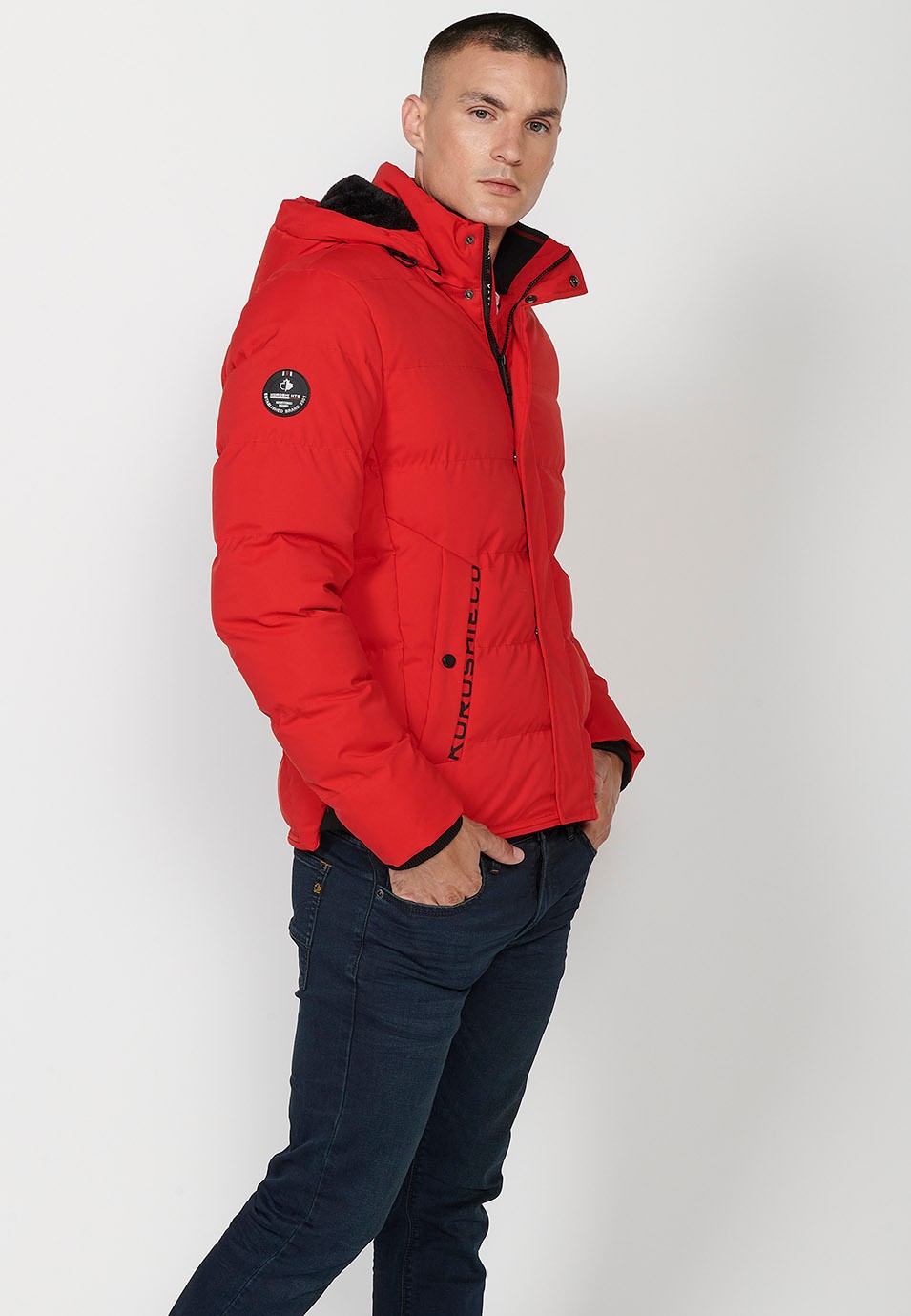 Veste matelassée pour homme rouge avec col et capuche avec fermeture frontale et fermeture éclair avec poches 7