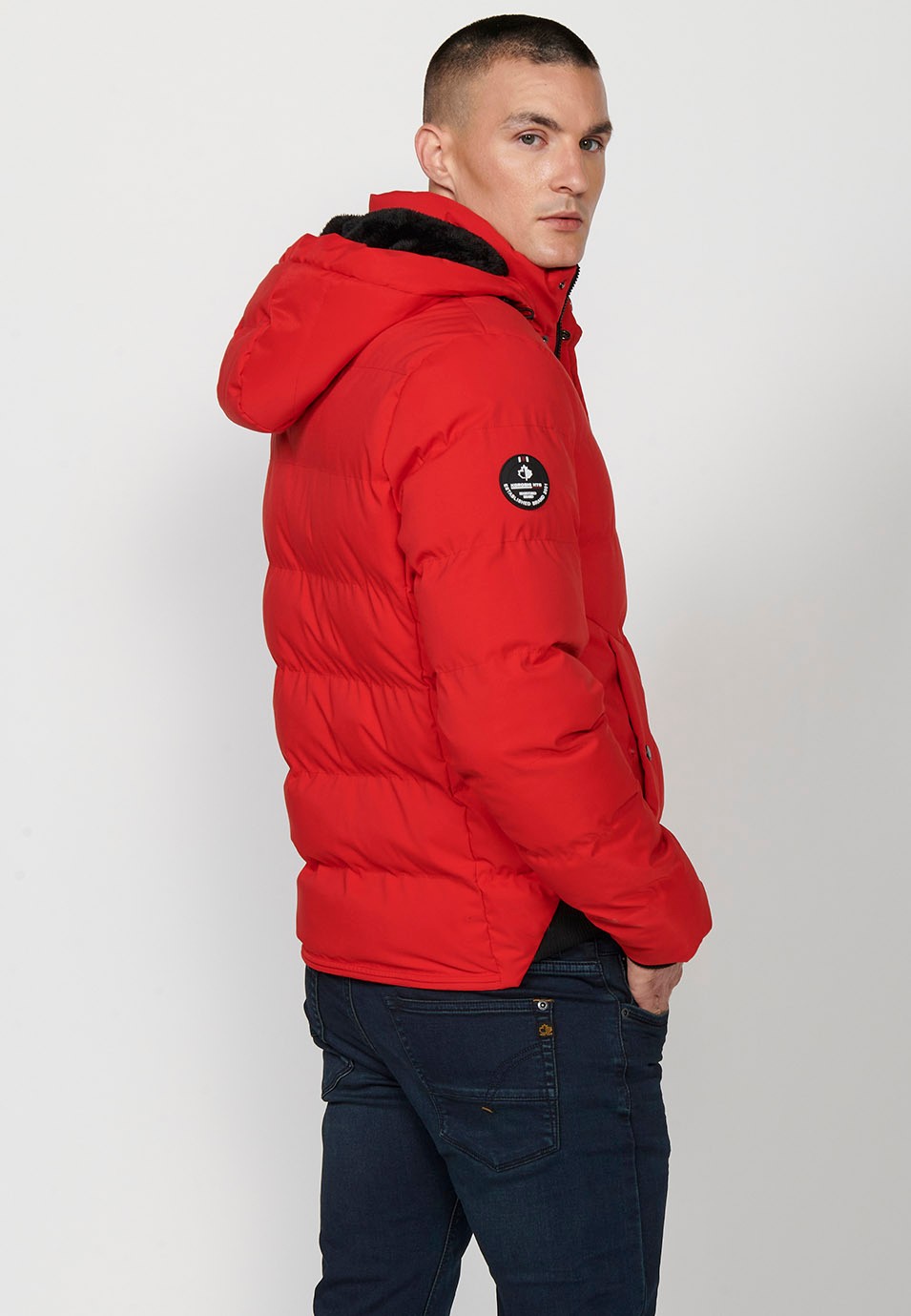 Veste matelassée pour homme rouge avec col et capuche avec fermeture frontale et fermeture éclair avec poches 6