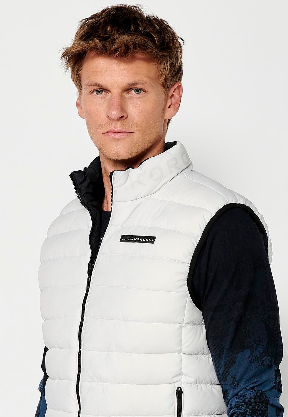 Gilet matelassé réversible avec fermeture sur le devant et fermeture éclair pour homme en gris