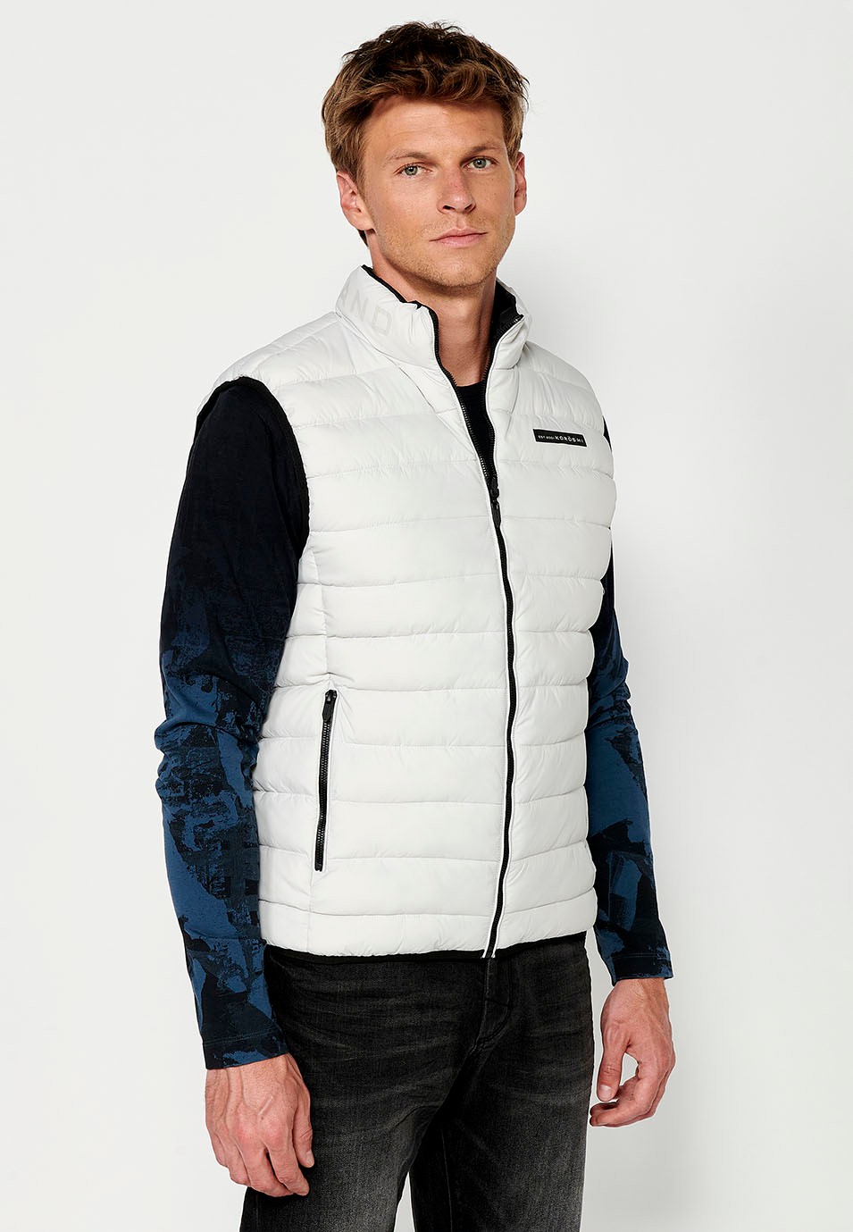 Gilet matelassé réversible avec fermeture sur le devant et fermeture éclair pour homme en gris