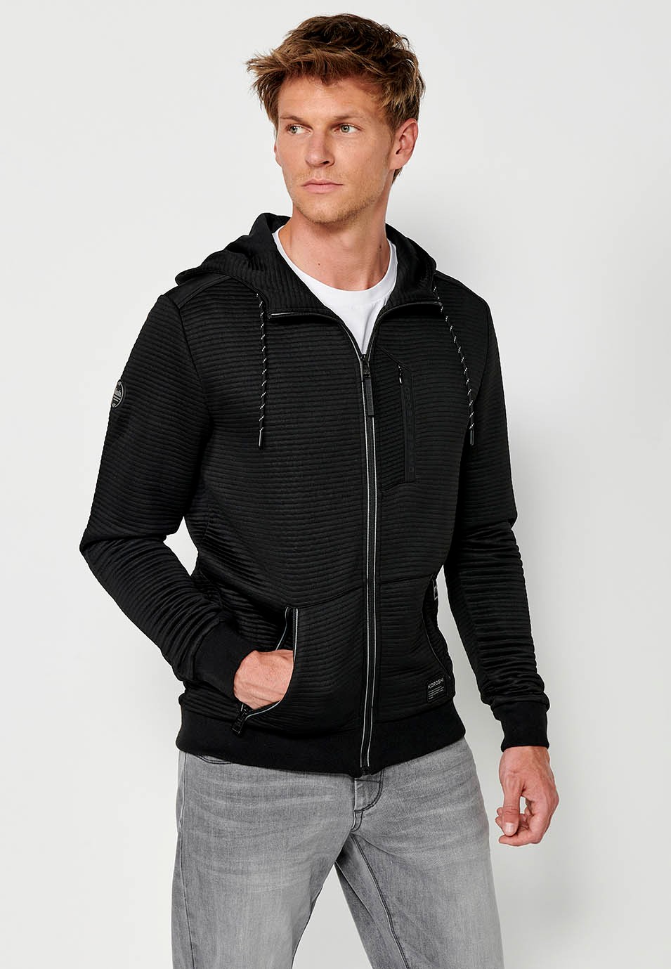 Chaqueta sudadera de manga larga con cuello y capucha con cierre delantero y cremallera con bolsillos para hombre de color negro