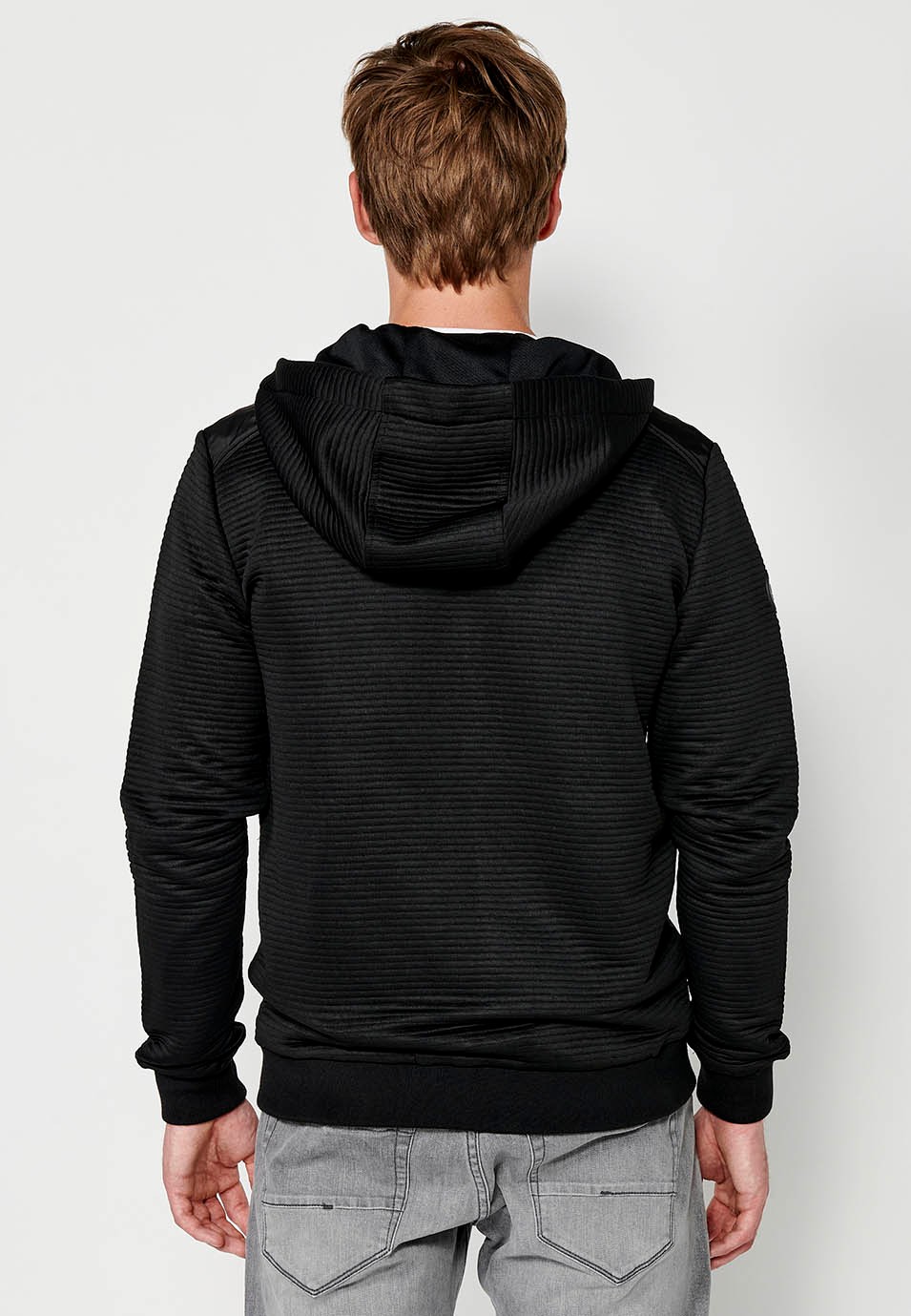 Chaqueta sudadera de manga larga con cuello y capucha con cierre delantero y cremallera con bolsillos para hombre de color negro