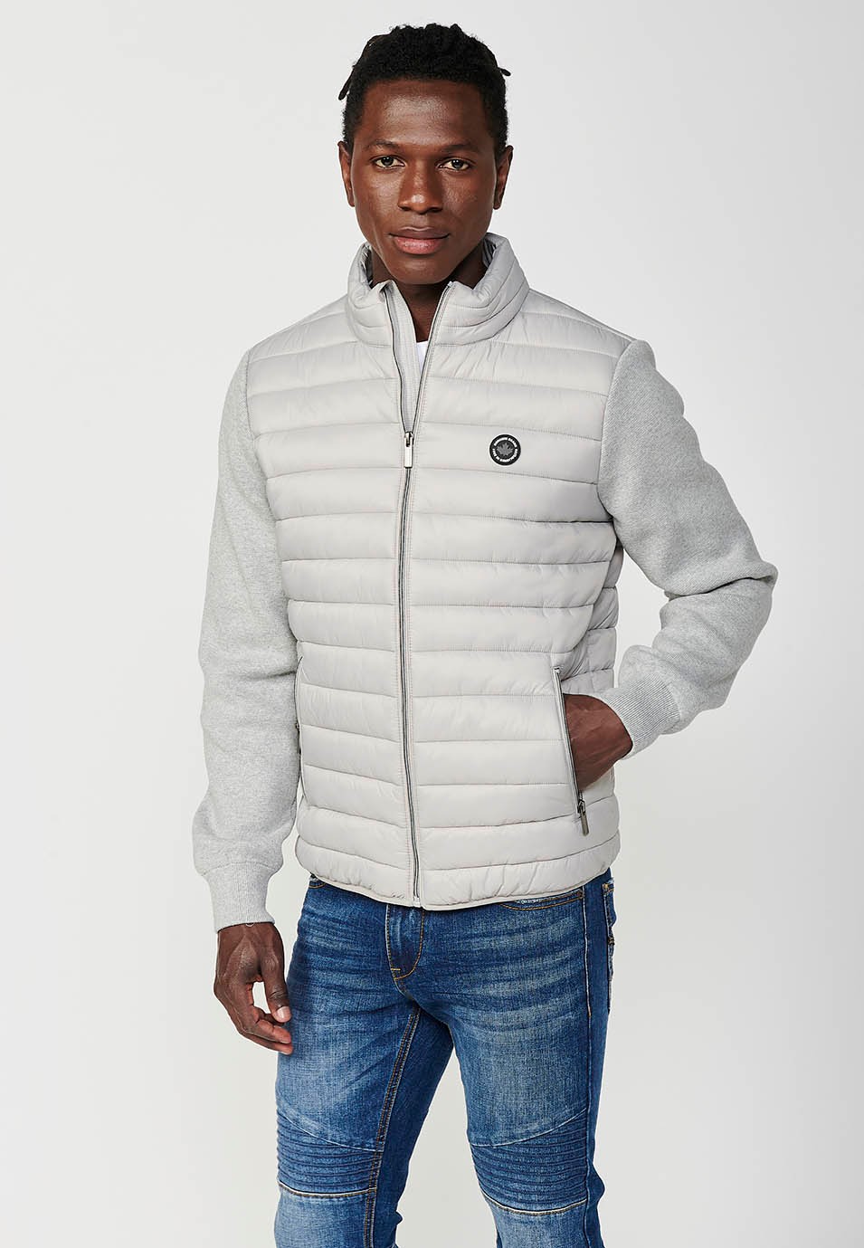 Chaqueta sudadera acolchada con cuello alto de manga larga con cierre delantero y cremallera para hombre de color gris perla 3