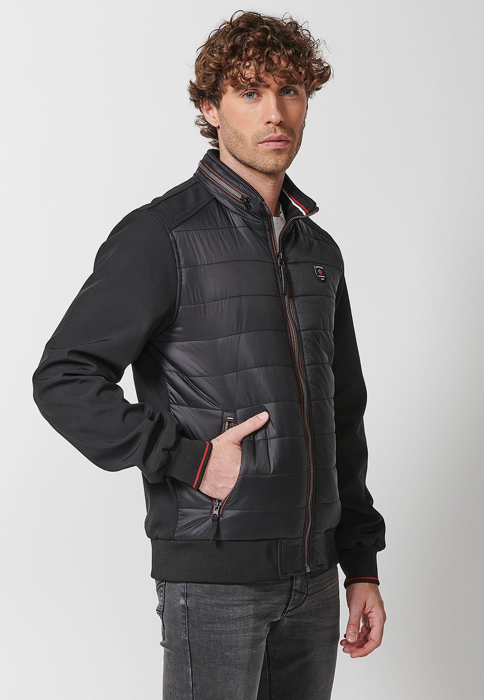 Chaqueta Cazadora acolchada de cuello alto con relleno con Cierre delantero con cremallera y Acabados en rib con Bolsillos con cremalleras color Negro para Hombre