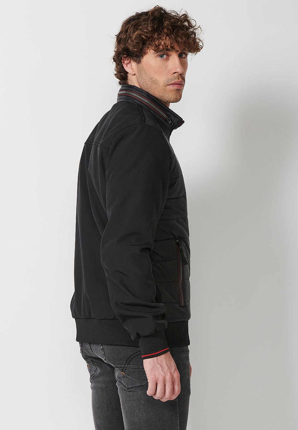 Chaqueta Cazadora acolchada de cuello alto con relleno con Cierre delantero con cremallera y Acabados en rib con Bolsillos con cremalleras color Negro para Hombre