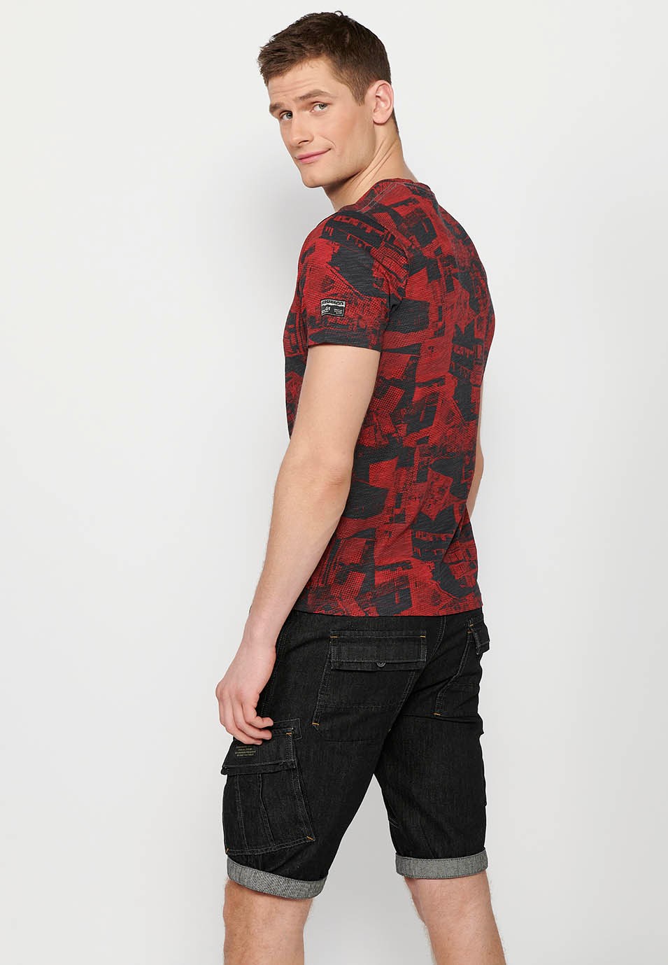 Short-sleeved Cotton T-shirt with round neck and red printed fabric for Men