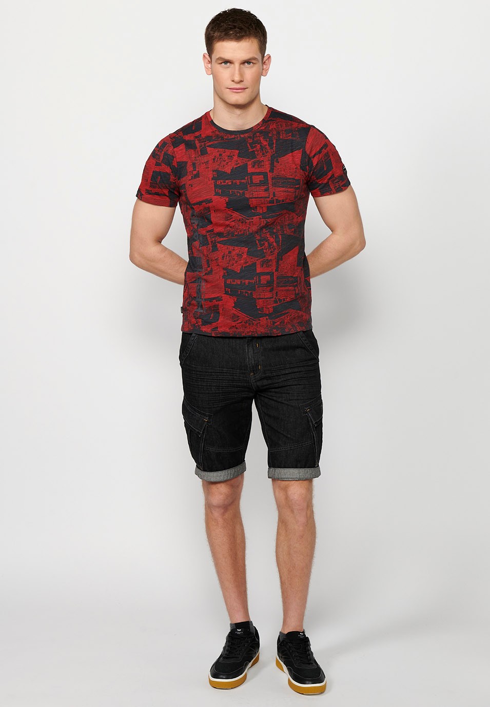 Short-sleeved Cotton T-shirt with round neck and red printed fabric for Men