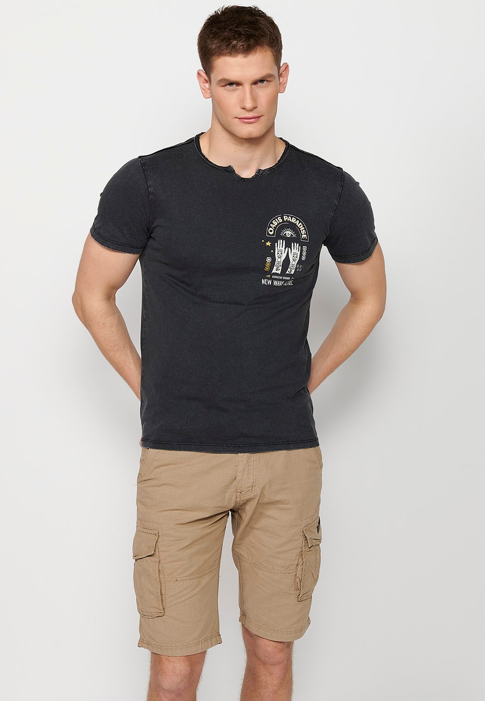 T-shirt noir à manches courtes et col rond en coton avec ouverture pour homme