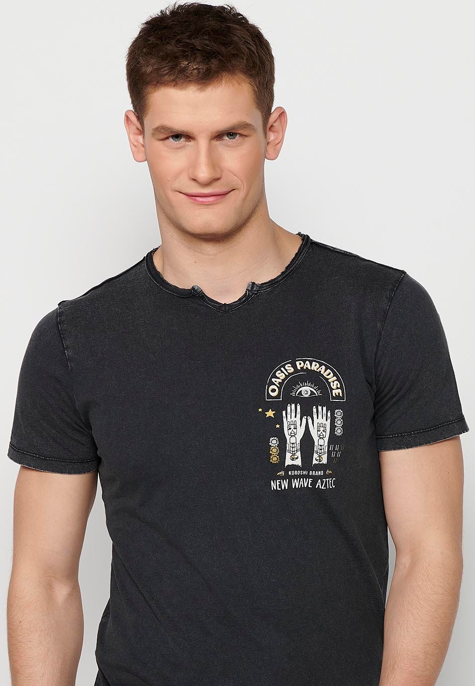 T-shirt noir à manches courtes et col rond en coton avec ouverture pour homme