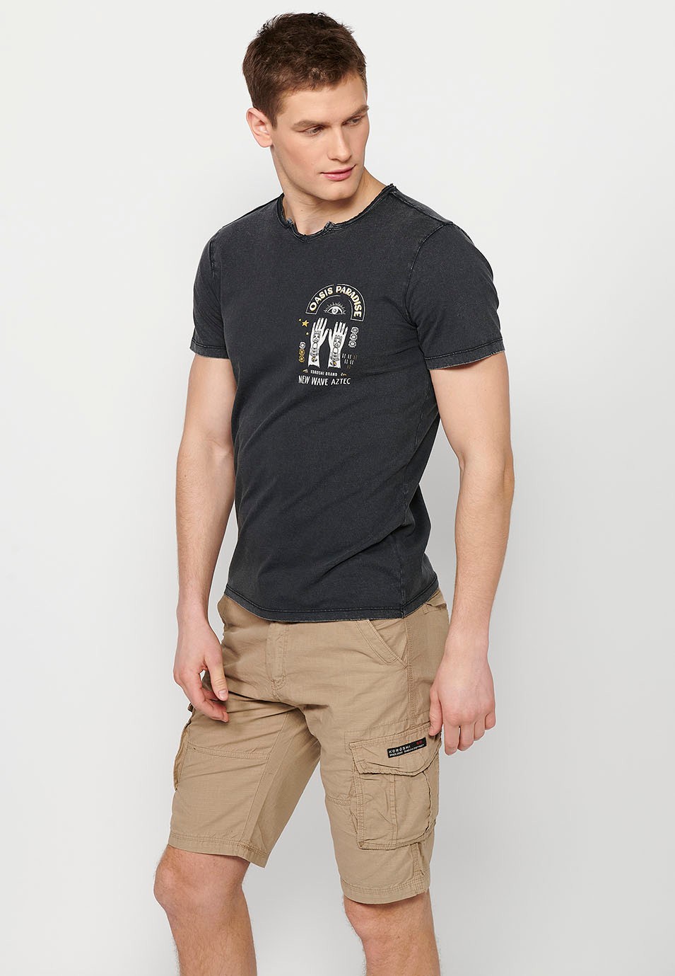 T-shirt noir à manches courtes et col rond en coton avec ouverture pour homme