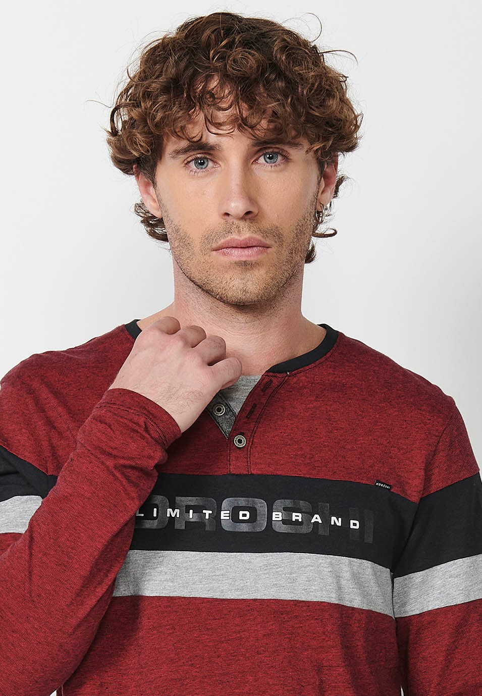 Men's Red Open Crew Neck Long Sleeve T-Shirts with Front Detail 3