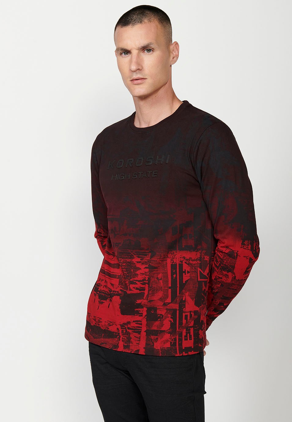 Herren-T-Shirt aus Baumwolle mit Rundhalsausschnitt und Farbverlaufsdruck in Rot. Langarm 7