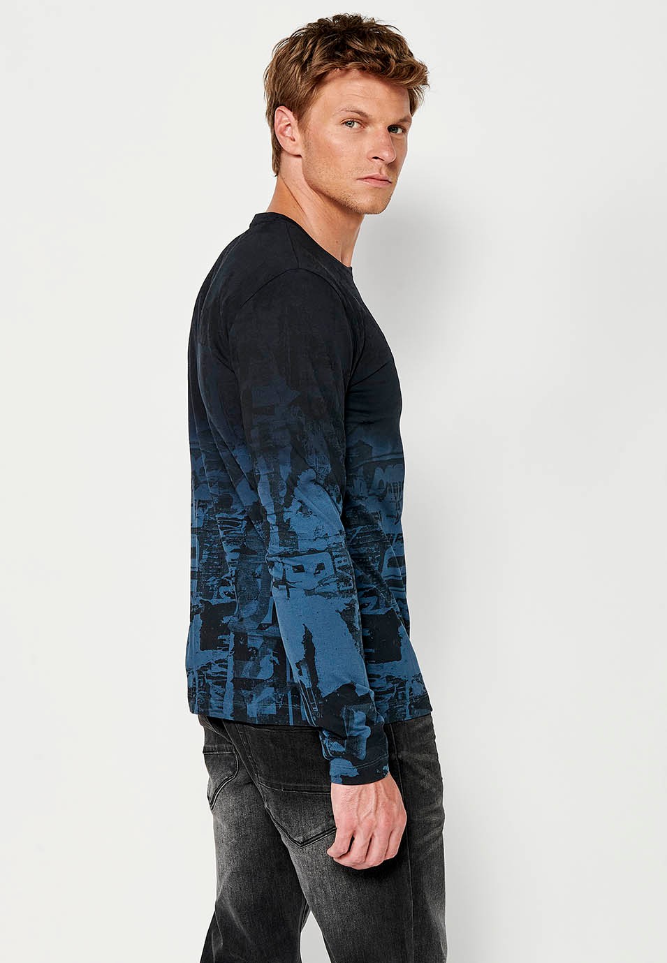 Men's Long Sleeve Cotton Crew Neck T-Shirt with Gradient Print in Petrol