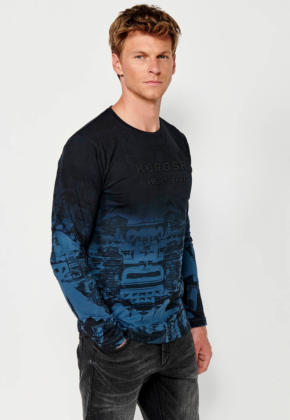 Men's Long Sleeve Cotton Crew Neck T-Shirt with Gradient Print in Petrol