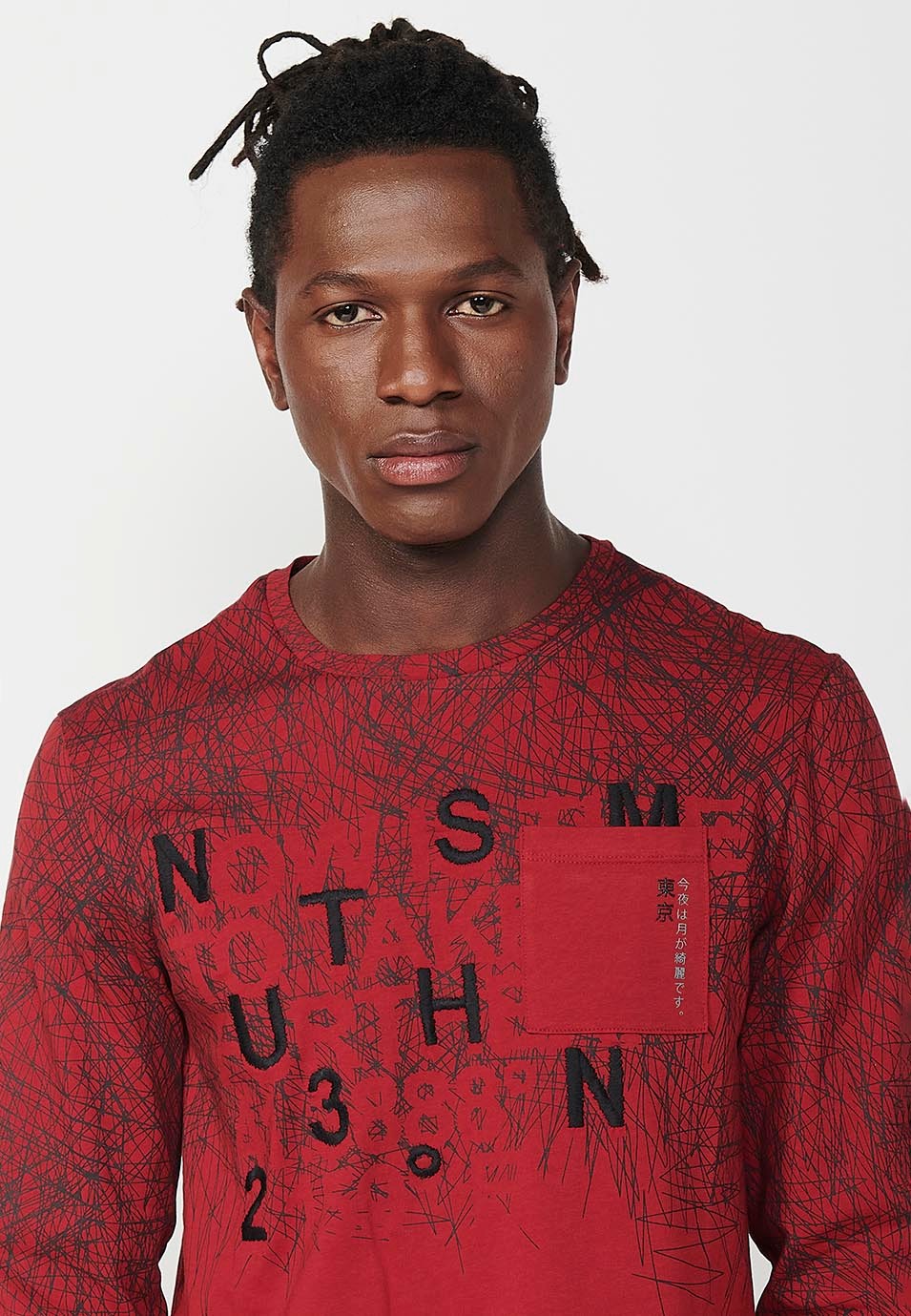 T-shirt en coton à manches longues, col rond avec ouverture et détail rouge sur le devant pour homme