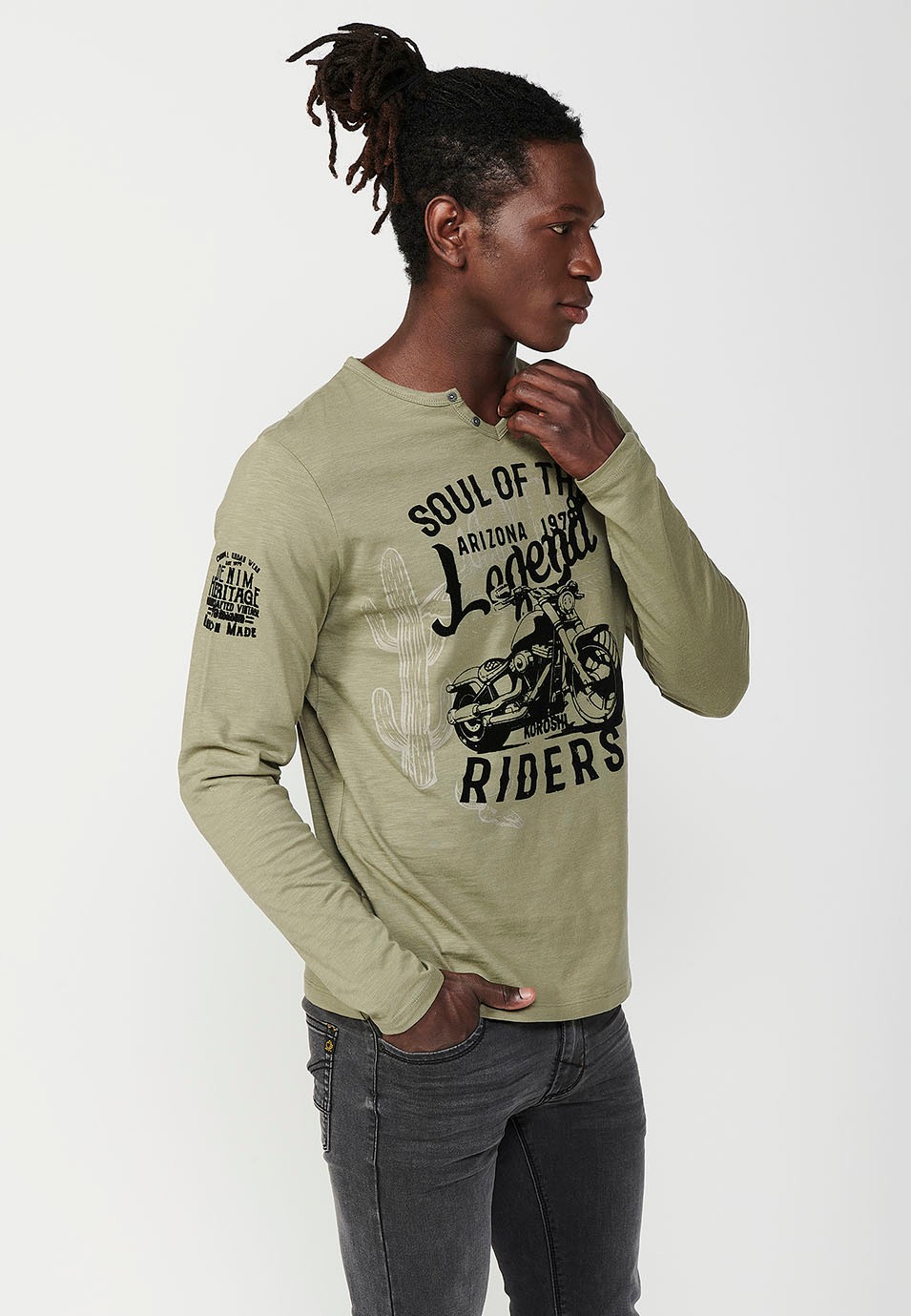 Men's Long Sleeve Crew Neck T-Shirt with Slit and Front Detail in Khaki 4