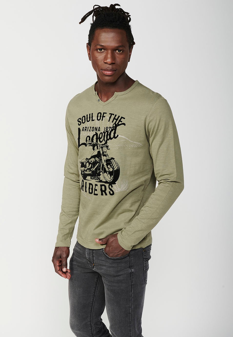 Men's Long Sleeve Crew Neck T-Shirt with Slit and Front Detail in Khaki 3