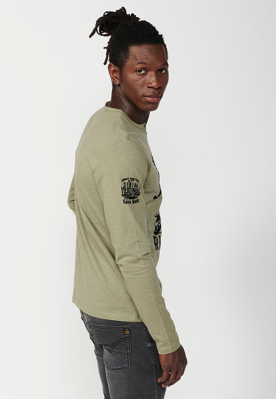 Men's Long Sleeve Crew Neck T-Shirt with Slit and Front Detail in Khaki 5