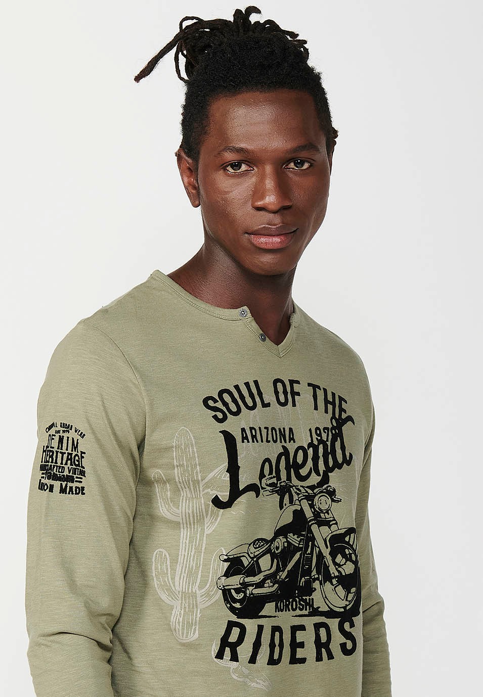 Men's Long Sleeve Crew Neck T-Shirt with Slit and Front Detail in Khaki 6