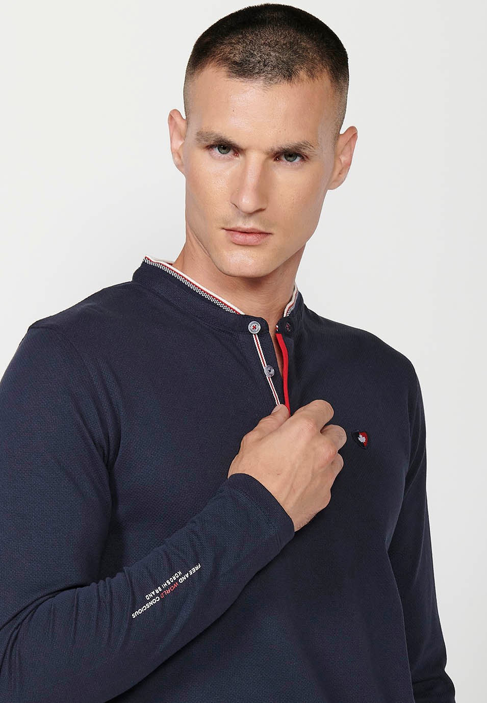 Polo à manches longues, col rond et ouverture boutonnée en coton bleu marine pour homme 1