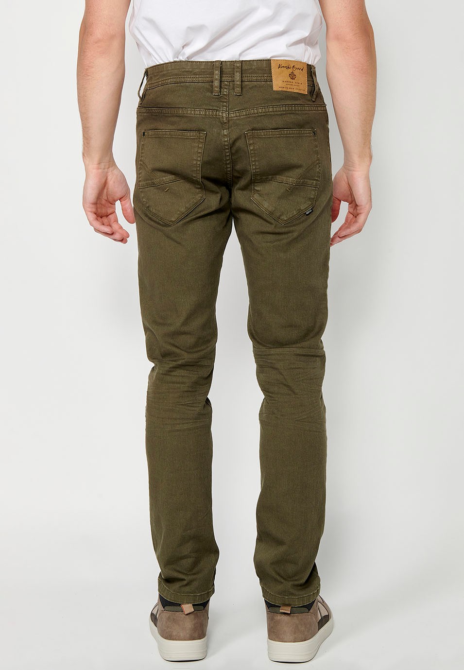 Pantalón largo straigth regular fit con Cinco bolsillos uno cerillero y Cierre delantero con cremallera y botón color Verde para Hombre 6