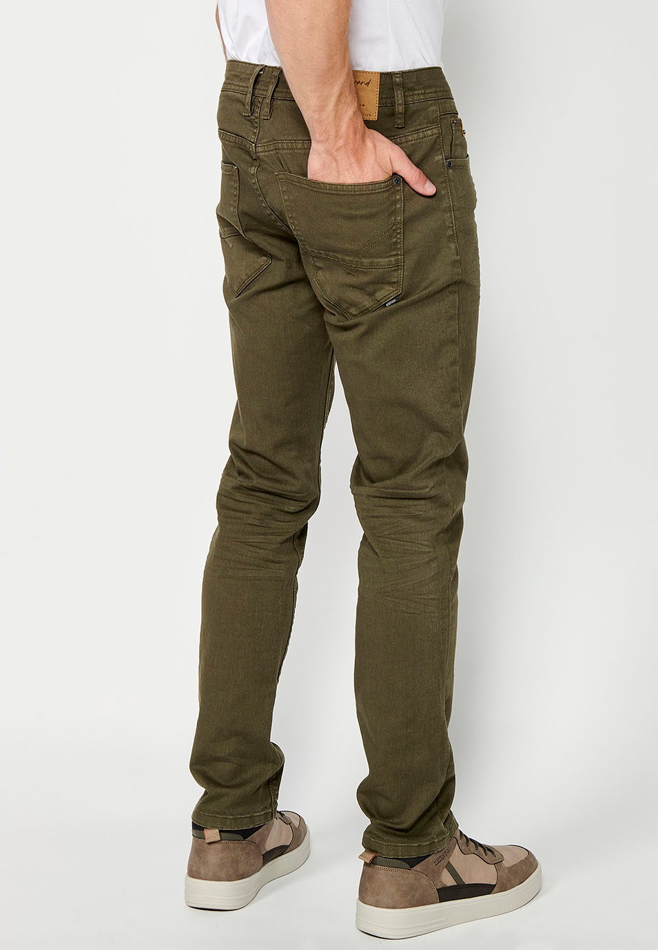 Pantalon long droit coupe classique avec cinq poches, une poche ticket et fermeture avant avec fermeture éclair et bouton de couleur Vert pour Homme 7