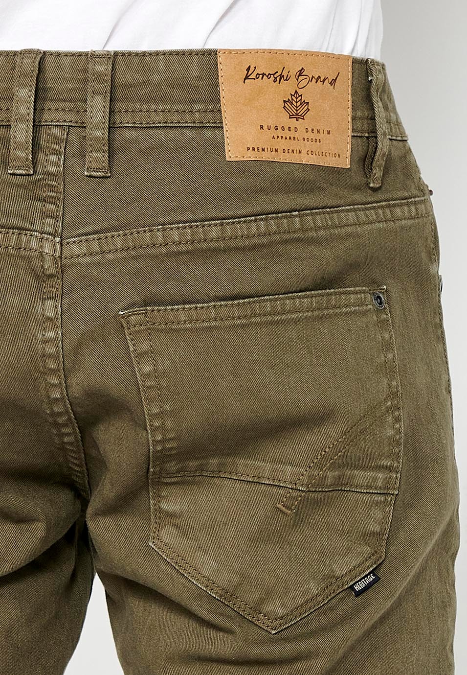 Pantalón largo straigth regular fit con Cinco bolsillos uno cerillero y Cierre delantero con cremallera y botón color Verde para Hombre 5