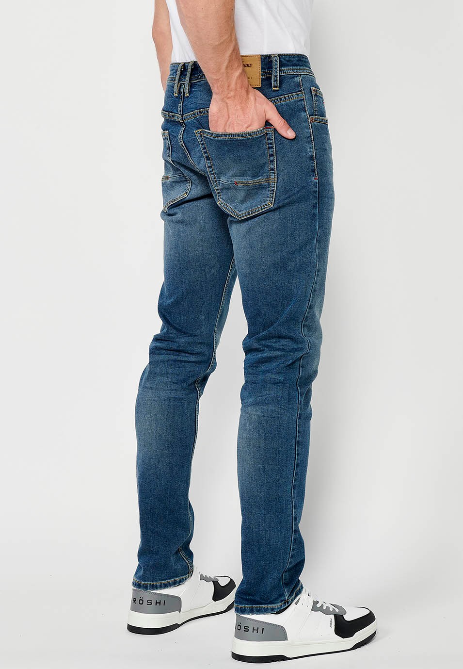 Pantalon long coupe slim avec fermeture éclair sur le devant et fermeture boutonnée en Bleu pour Homme