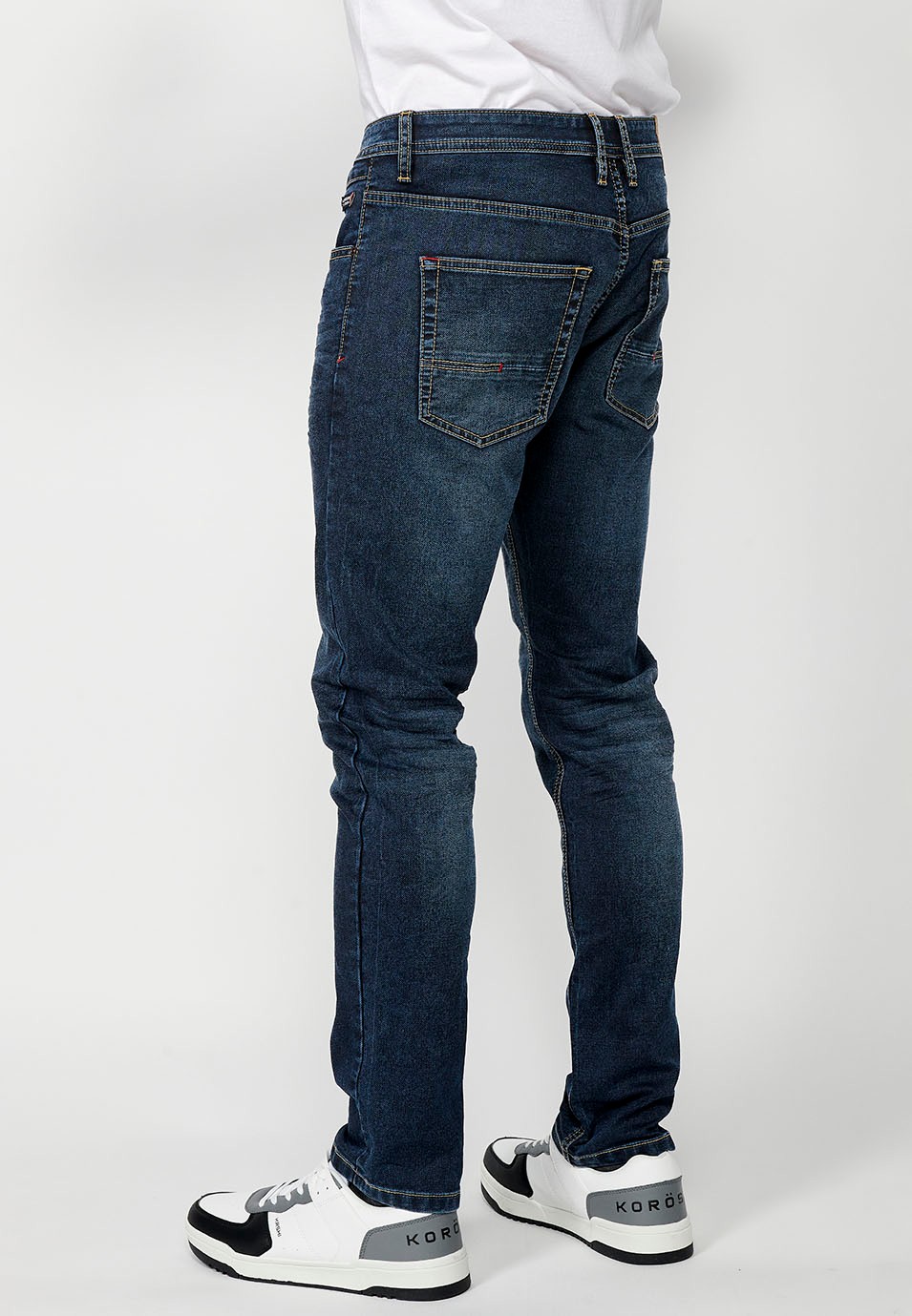 Pantalon long slim fit en jean avec fermeture zippée et boutonnée sur le devant en Bleu pour Homme