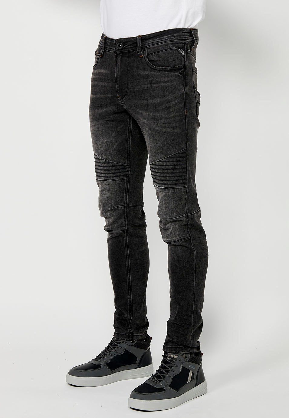 Pantalon long en denim style motard coupe skinny avec fermeture sur le devant avec fermeture éclair et bouton et détails sur les genoux en Noir pour Homme