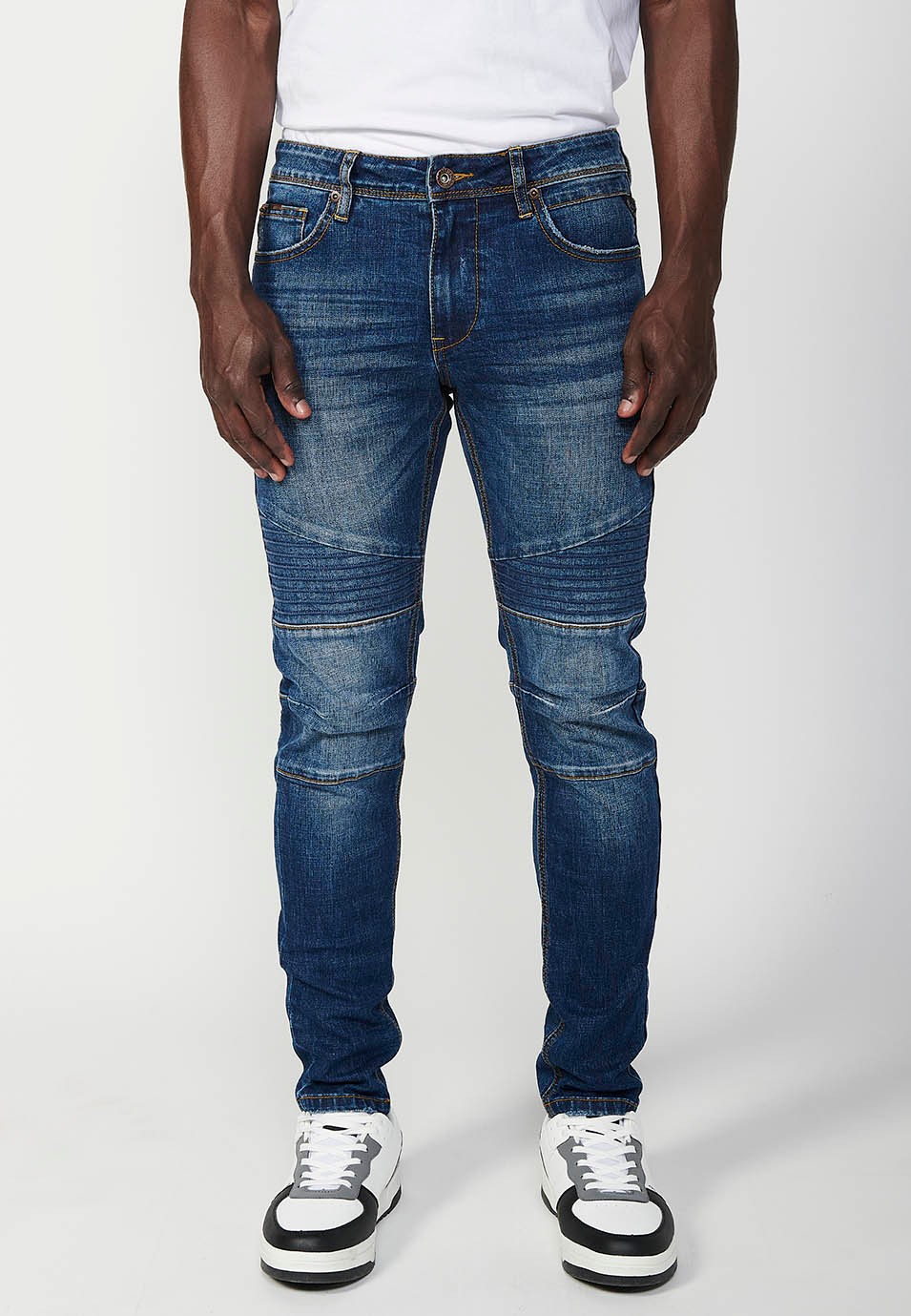 Pantalon motard long coupe skinny avec fermeture éclair et bouton sur le devant et détails sur les genoux en Bleu pour Homme