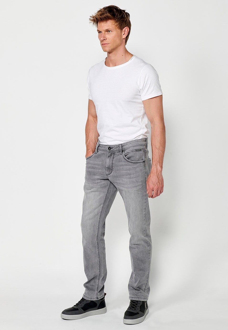 Pantalon long droit coupe classique avec fermeture éclair sur le devant et fermeture boutonnée en Gris pour Homme