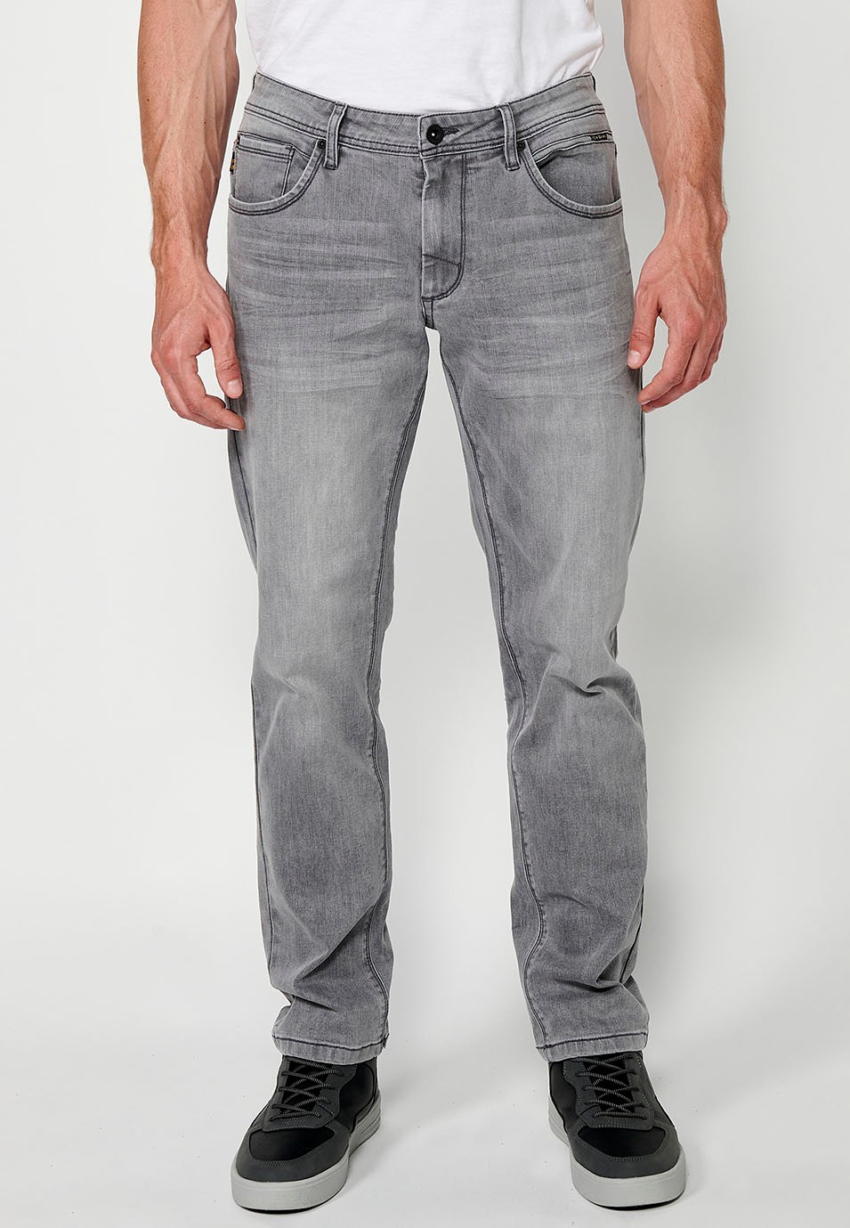 Pantalon long droit coupe classique avec fermeture éclair sur le devant et fermeture boutonnée en Gris pour Homme