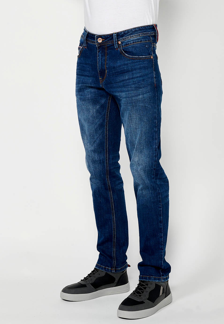 Pantalon long droit coupe classique avec fermeture éclair sur le devant et fermeture boutonnée en Bleu pour Homme