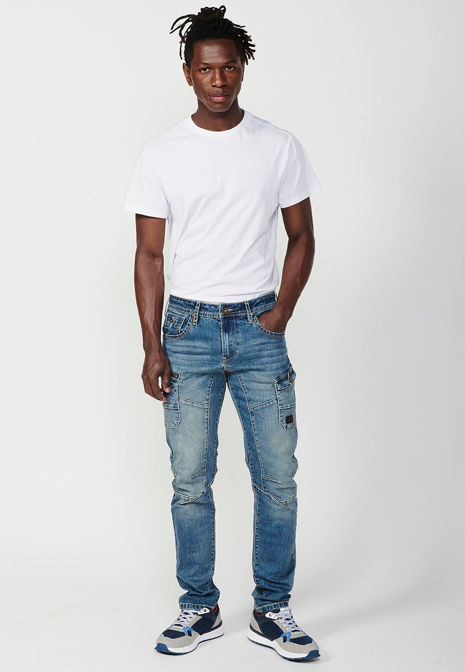 Pantalon long cargo de travail coupe régulière avec fermeture éclair sur le devant et fermeture boutonnée et poches en bleu pour homme