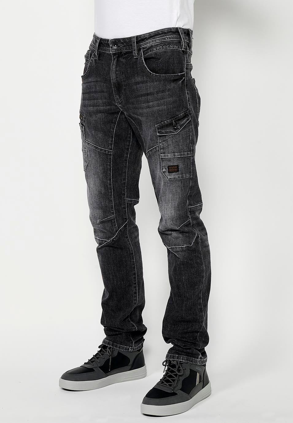 Pantalon cargo long en denim Workwear coupe classique avec fermeture éclair sur le devant, fermeture boutonnée et détails de poches en Noir pour homme