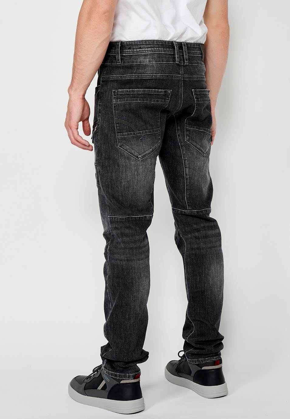 Pantalon cargo long en denim Workwear coupe classique avec fermeture éclair sur le devant, fermeture boutonnée et détails de poches en Noir pour homme