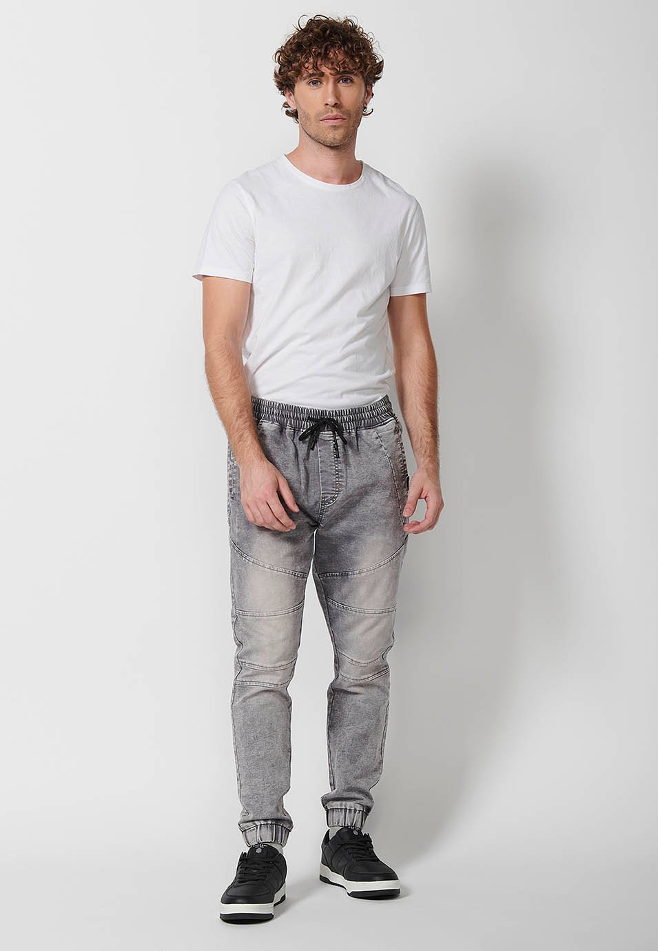 Pantalon de jogging long avec taille caoutchoutée réglable et cordon de serrage pour homme en gris