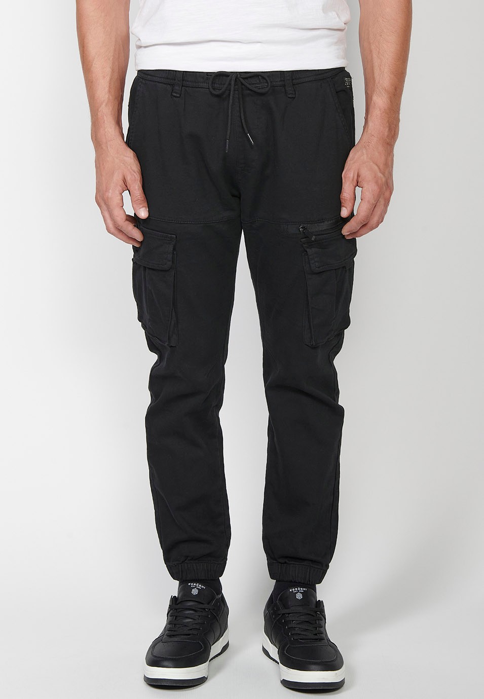 Pantalon de jogging long avec taille, chevilles et poches élastiques pour homme en noir 3